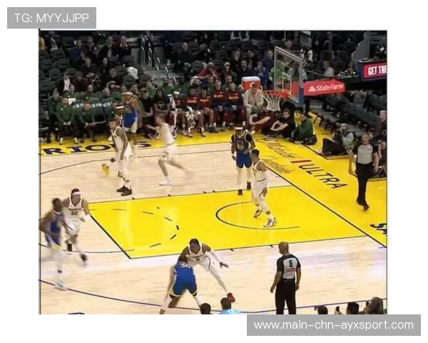 小佩顿补篮得分展现敏捷弹跳